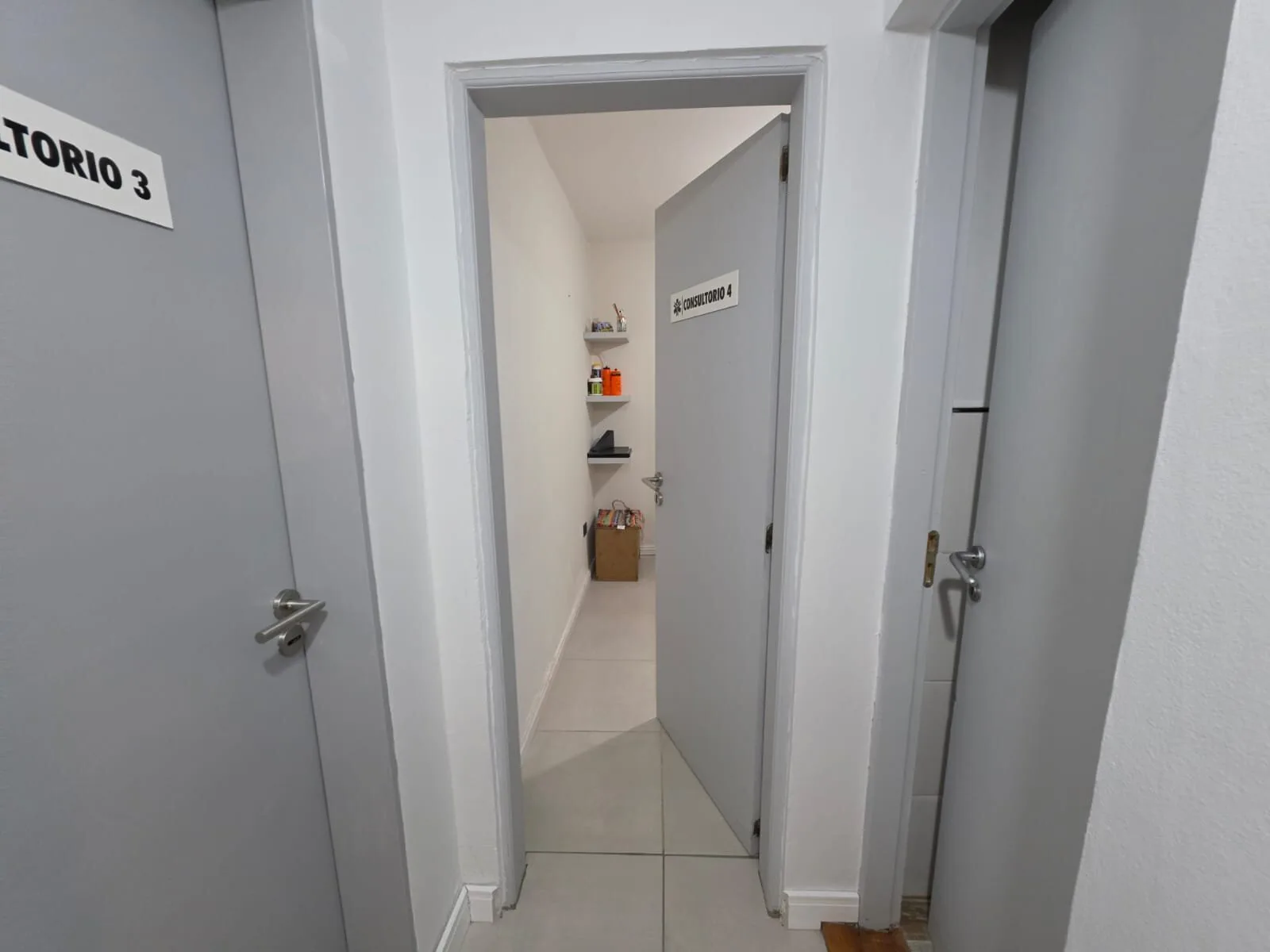 ALQUILER DE CONSULTORIO PROFESIIONAL EN CENTRO MÉDICO ACTIVO – ESQUEL foto 4