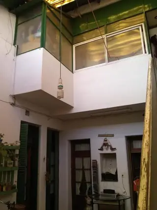 PH , DESARROLLADO EN PLANTA BAJA Y PLANTA ALTA. C/ PATIO, SIN EXPENSAS EXCELENTE UBICACIÓN foto 4