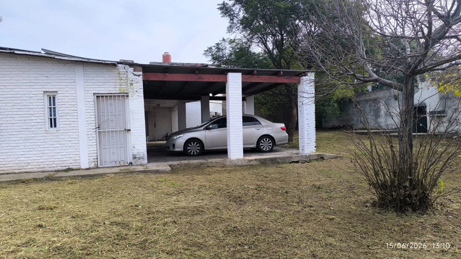SE VENDE AMPLIA CASA  3 DORMITORIOS EN SAN iGNACIO foto 2