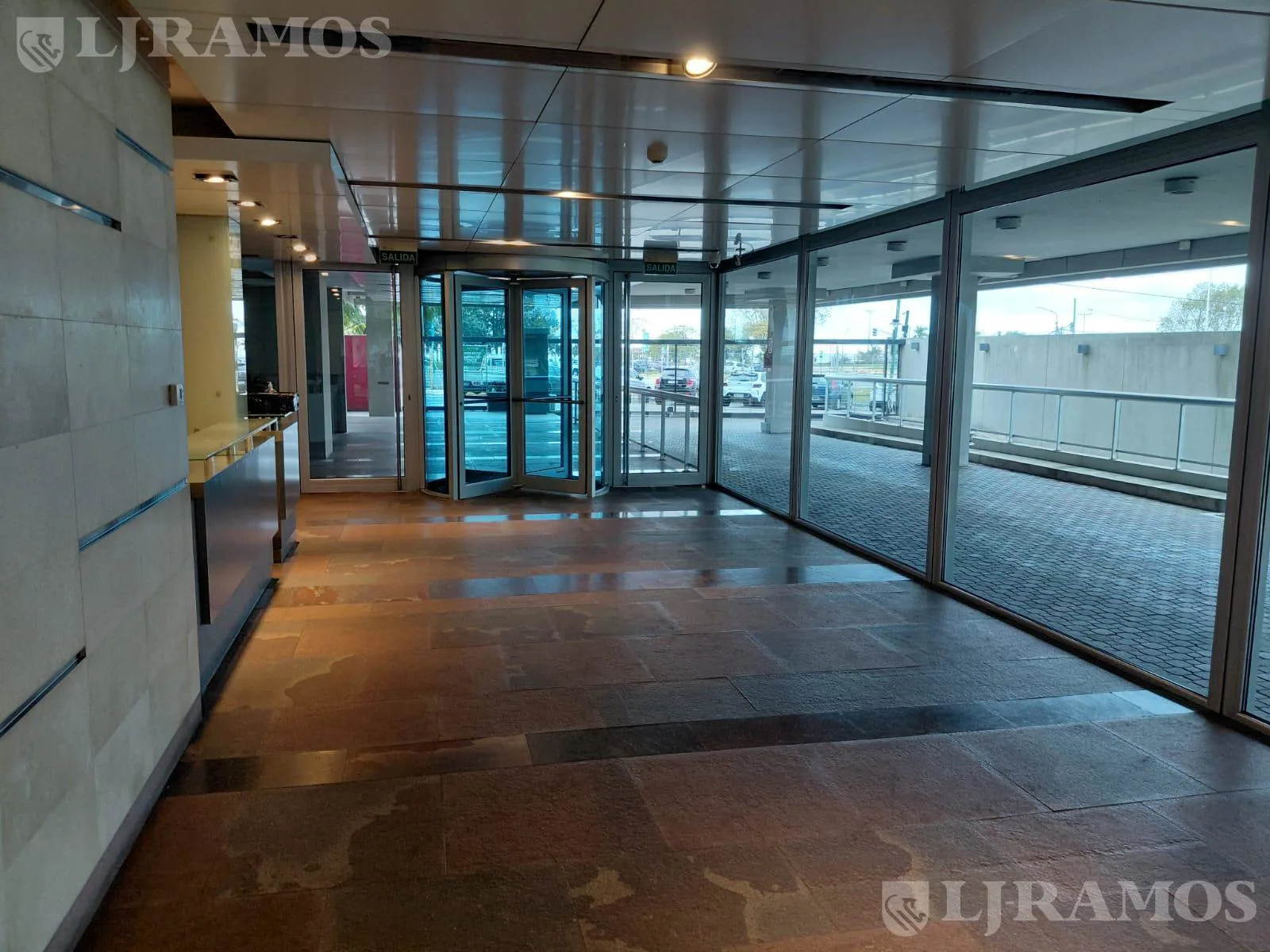 Alquiler de oficina de 580 m2 en Vicente López foto 2