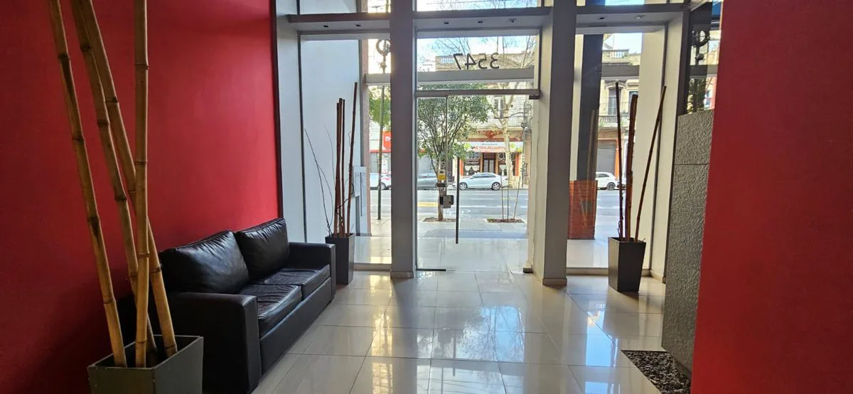 VENTA DEPARTAMENTO 4 AMBIENTES ALMAGRO ,LUMINOSO. foto 2