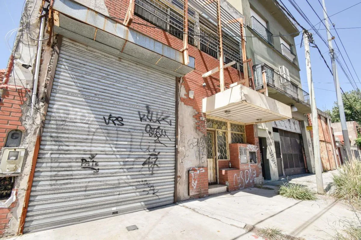 GALPÓN EN VENTA , LANUS, ACEPTA PERMUTA foto 2