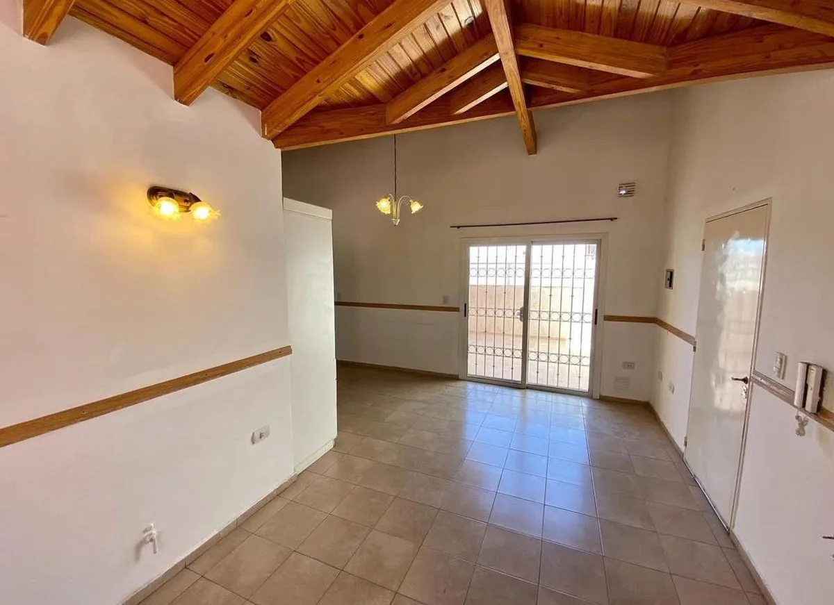 VENTA DE DEPTO 2D PLANTA ALTA S/ACC. ESTE, MAIPU foto 4