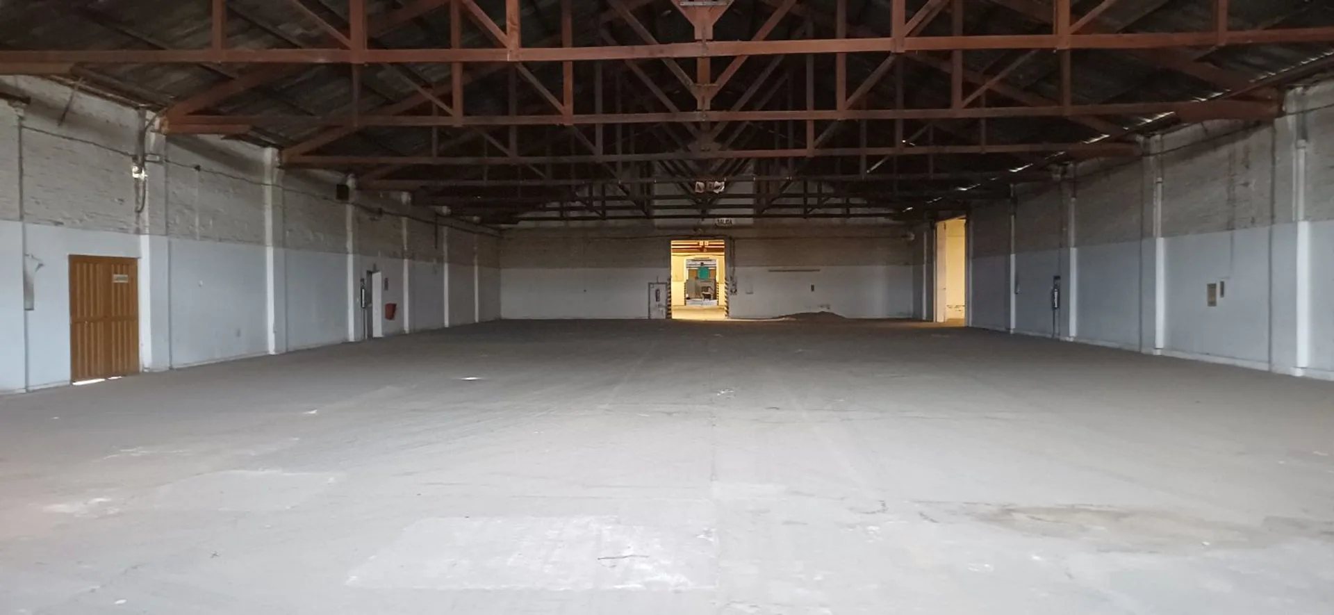 Galpon en Alquiler 950m2 por Av. JJ Rolon foto 2
