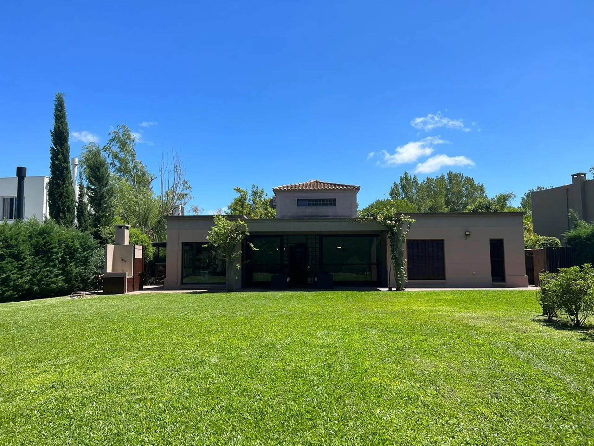 VENTA CASA EL ENCUENTRO CON PILETA foto 4