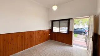 VENTA DE CASA CON GRAN PATIO VERDE + DEPARTAMENTO1 DORMITORIO, C. MALLEA N°900, BAHÍA BLANCA foto 2