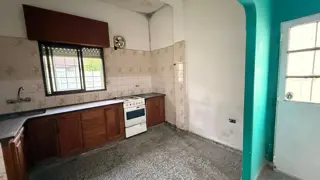 VENTA DE CASA CON GRAN PATIO VERDE + DEPARTAMENTO1 DORMITORIO, C. MALLEA N°900, BAHÍA BLANCA foto 5