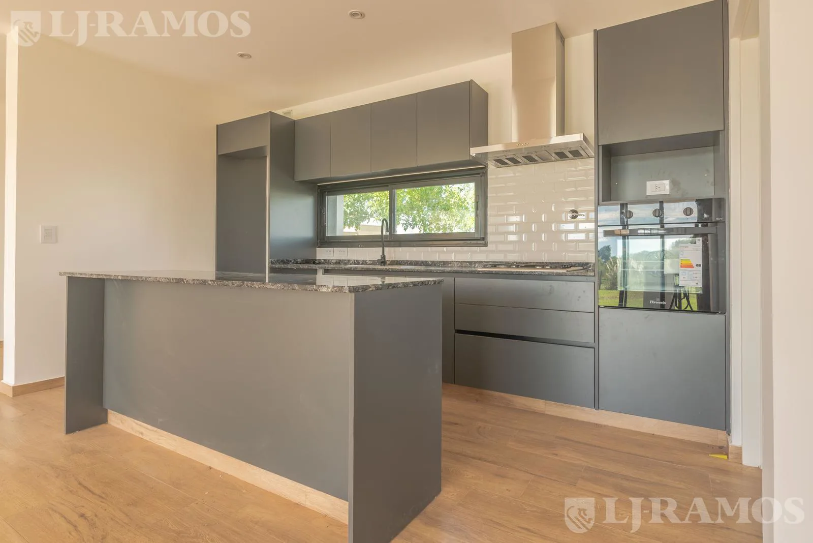 Casa con pileta en Area 1 de  San Sebastián - MB foto 3