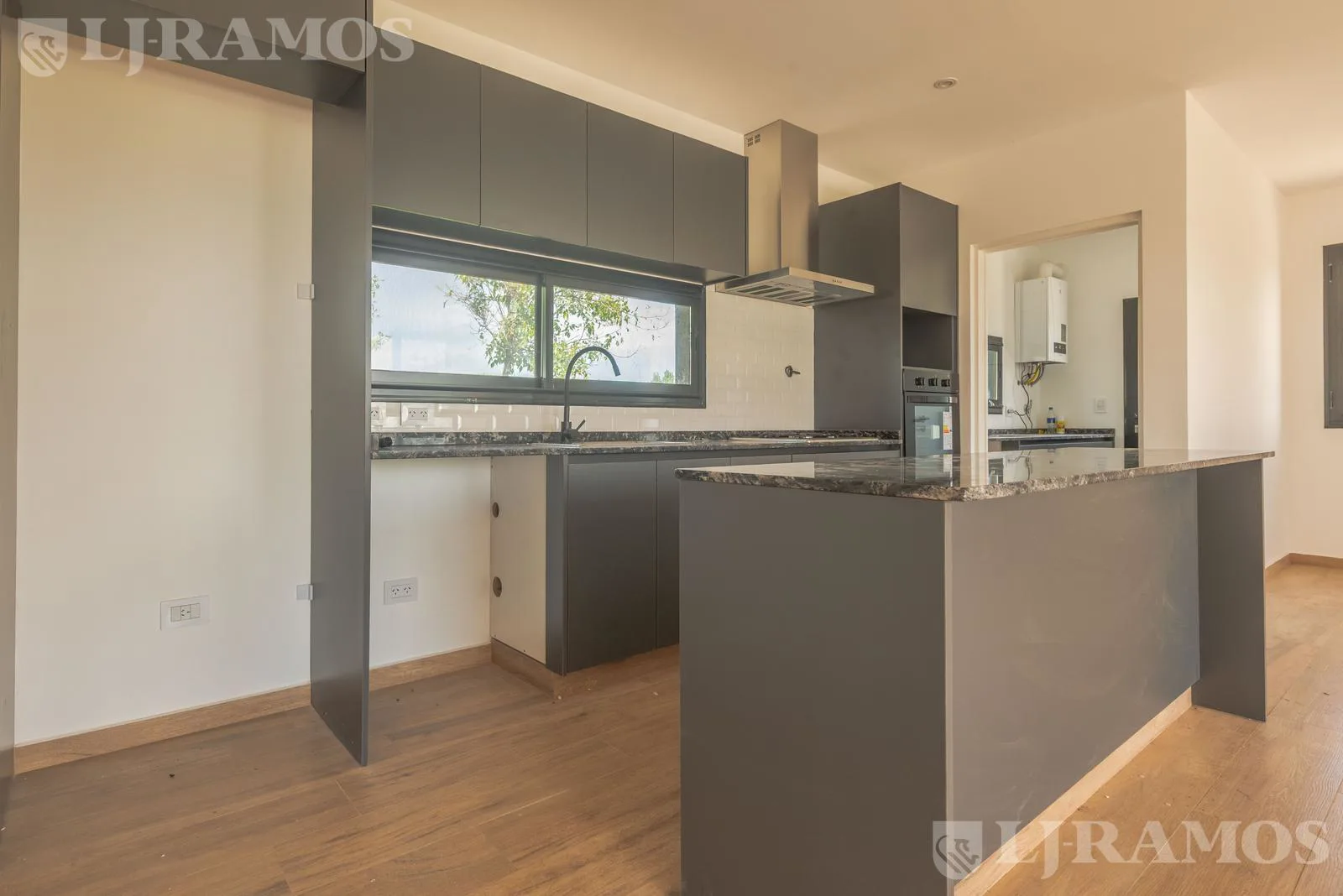 Casa con pileta en Area 1 de  San Sebastián - MB foto 4