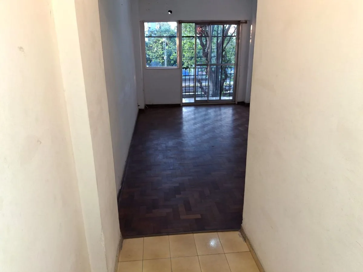 VENTA DEPARTAMENTO 4 AMBIENTES FLORESTA foto 2