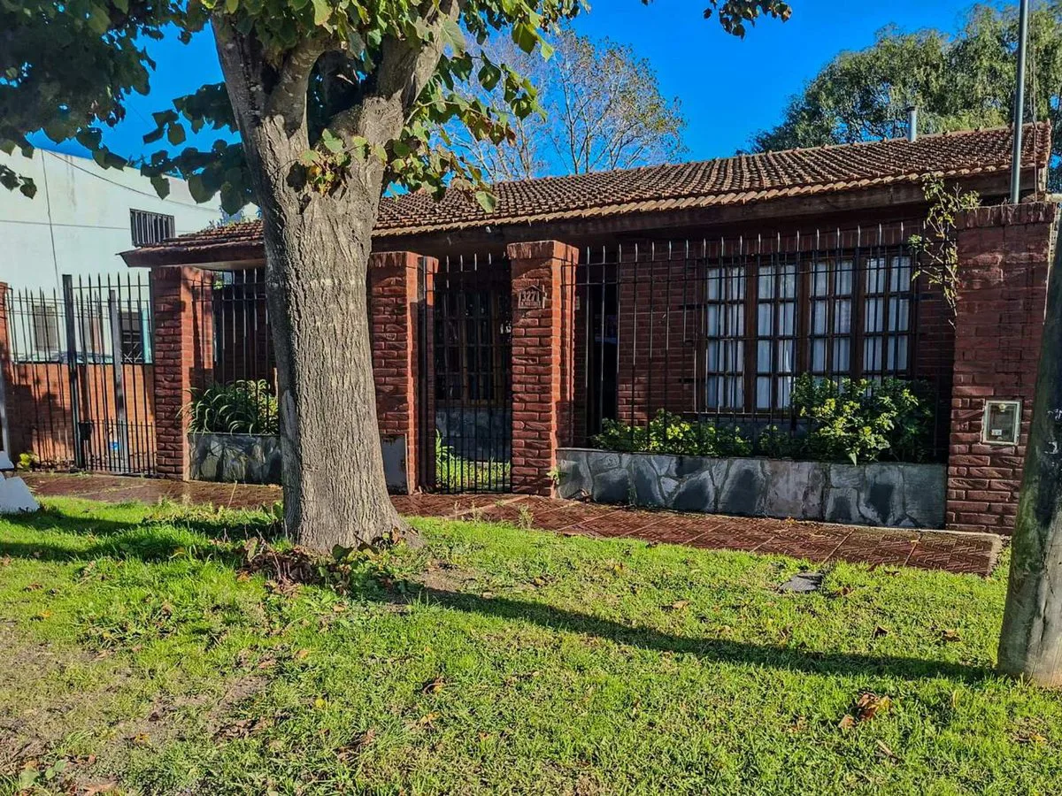 Venta casa 3 ambientes con garage Altos de Camet foto 2