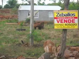 se vende HERMOSO TERRENO CON CASA S/ RUTA 4 foto 2