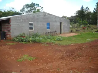 se vende HERMOSO TERRENO CON CASA S/ RUTA 4 foto 3