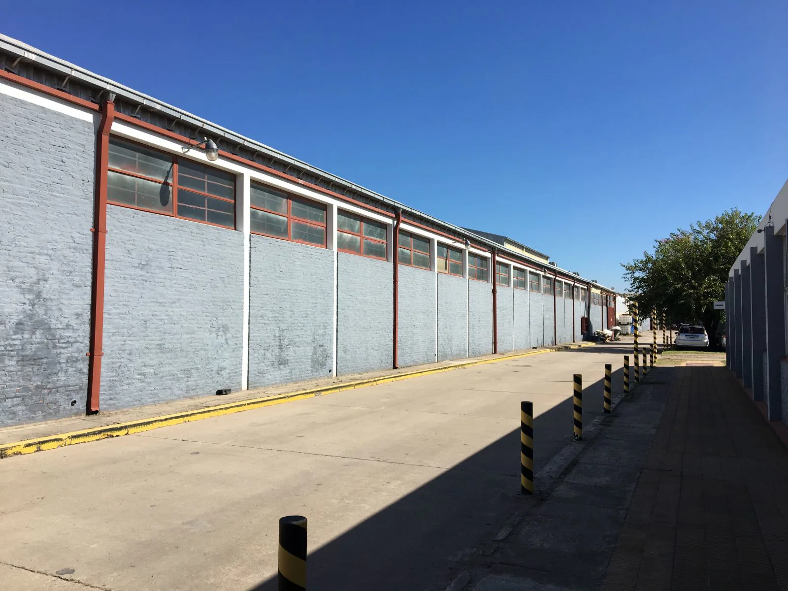 Depósito en alquiler 1700 m2 Acceso Oeste Luján foto 4