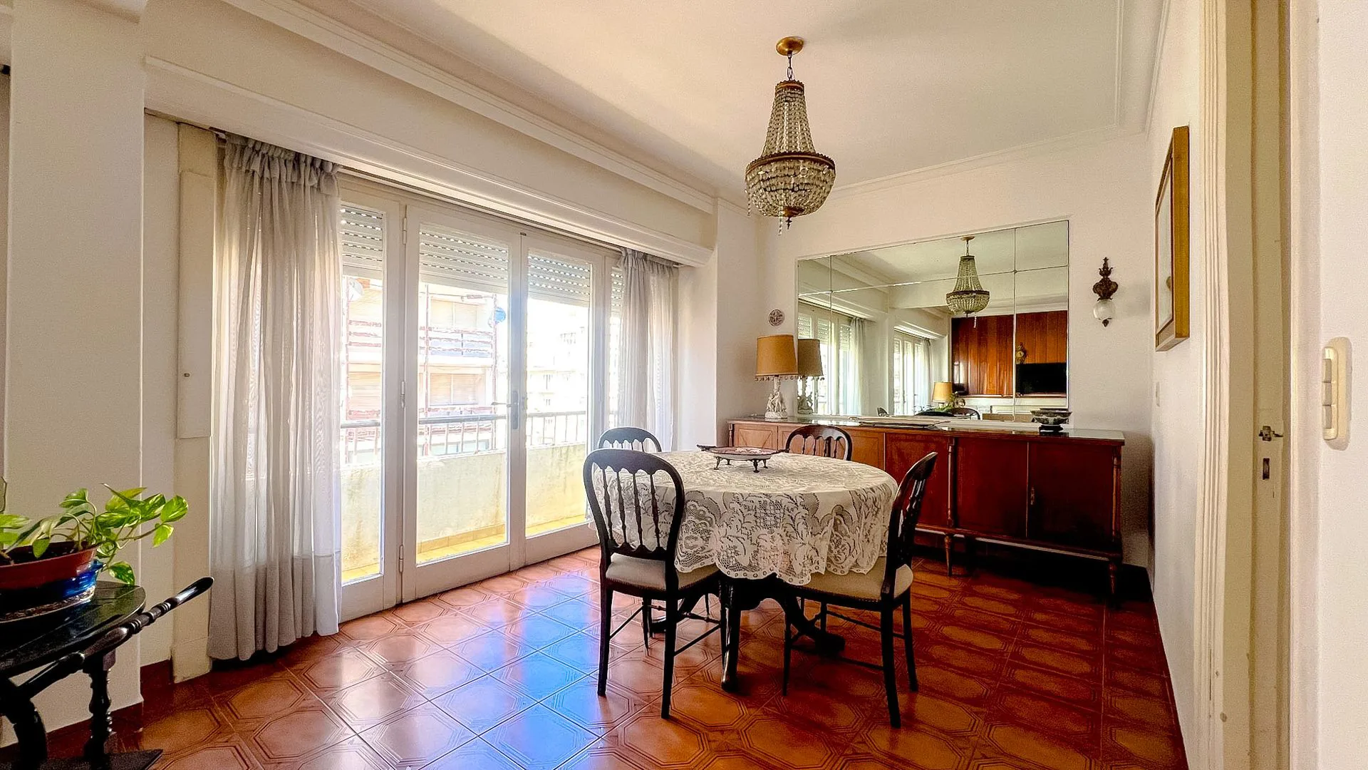 VENTA DEPARTAMENTO 4 AMBIENTES AL FRENTE CENTRO foto 4