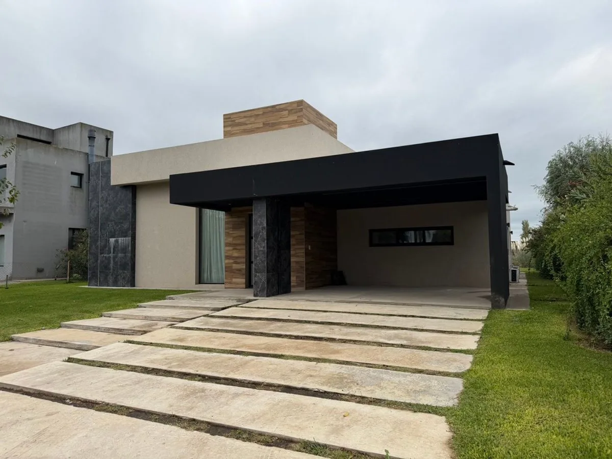 Venta Casa 4 ambientes al lago Country Santa Rita foto 3