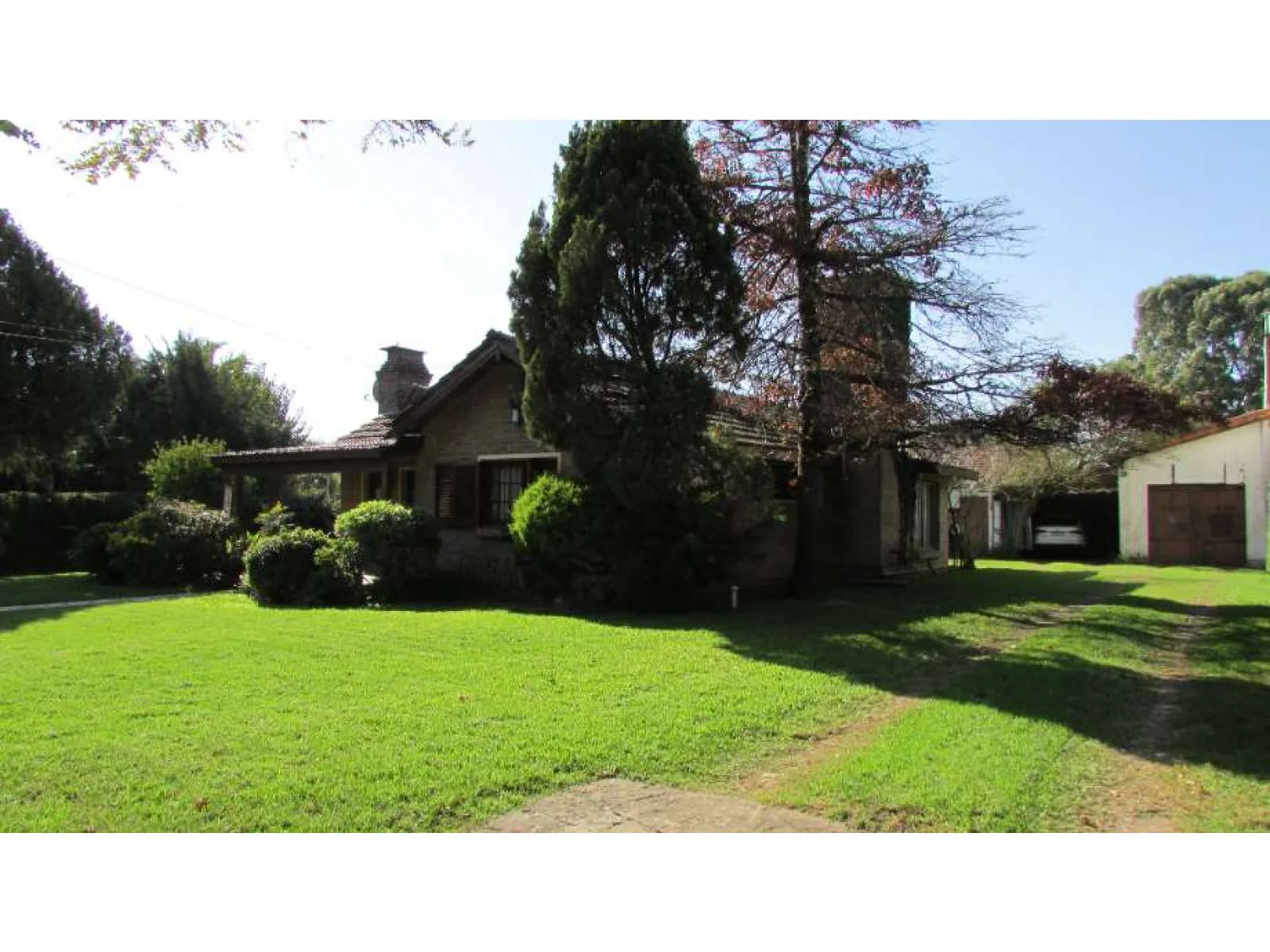 Casa Quinta de 4 ambientes con Pileta foto 2