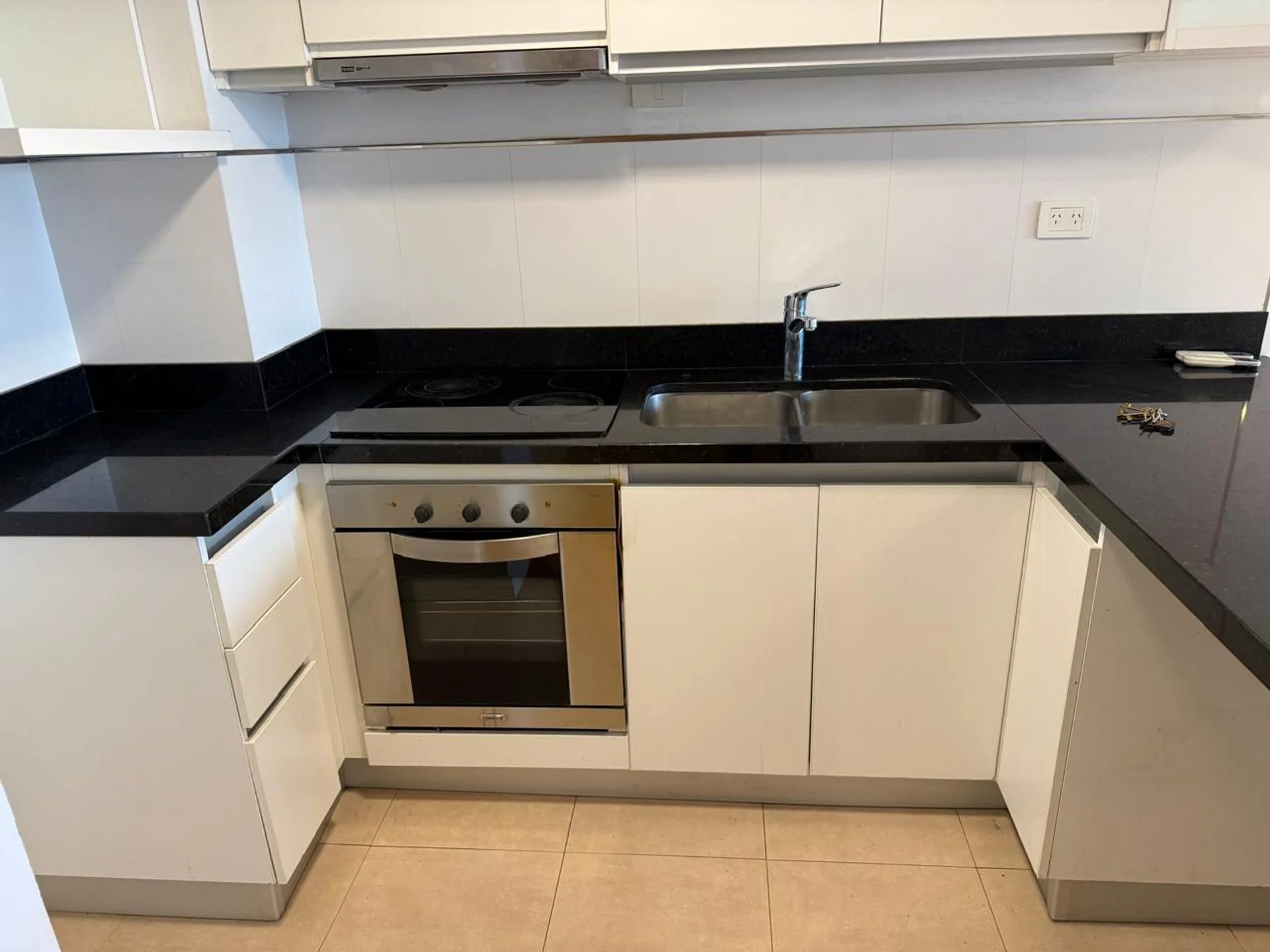 DEPTO 2 AMB EN VENTA EN NUÑEZ TORRE ASTOR c/cocher foto 3