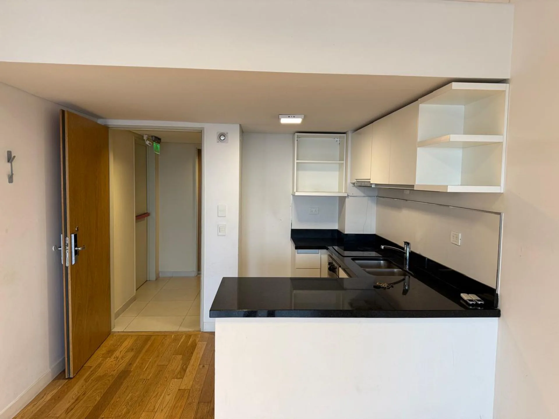 DEPTO 2 AMB EN VENTA EN NUÑEZ TORRE ASTOR c/cocher foto 4