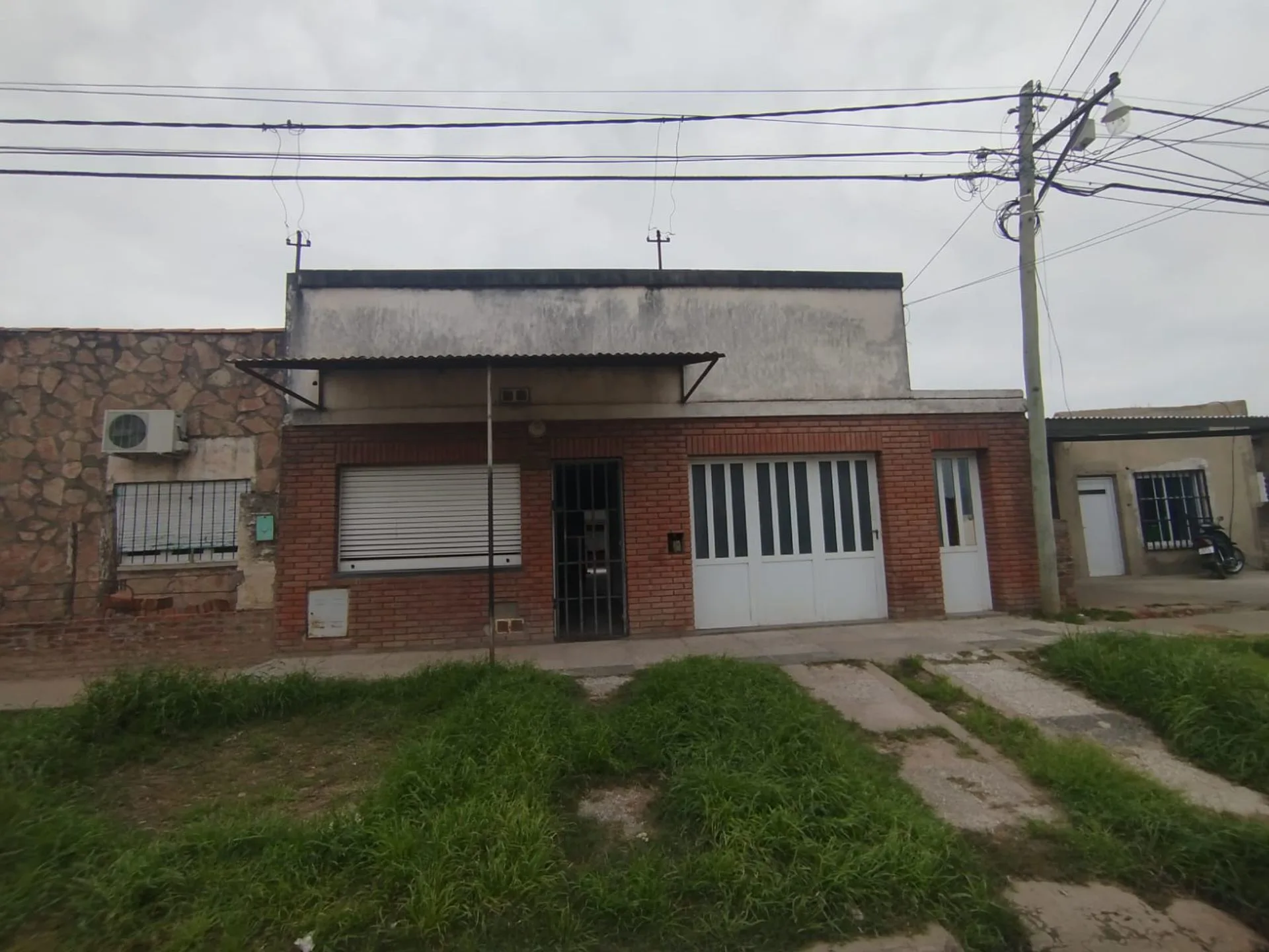 CASA DE 5 AMBIENTES SOBRE AZCUENAGA 4900 foto 2