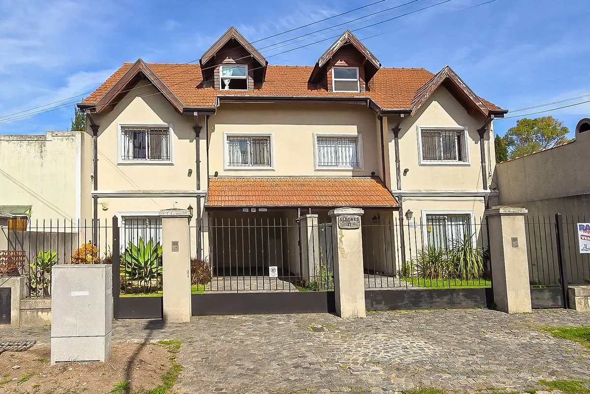 TRIPLEX EN VENTA EN ADROGUE JARDIN Y QUINCHO foto 3