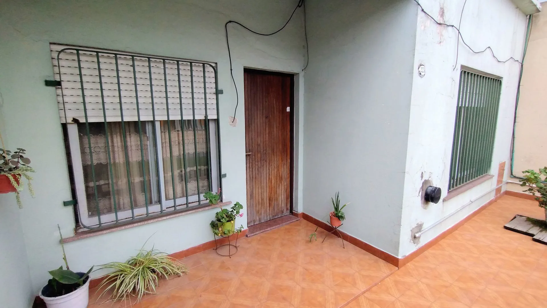 VENTA CASA 6 AMB ISIDRO CASANOVA COCHERA Y PATIO foto 3