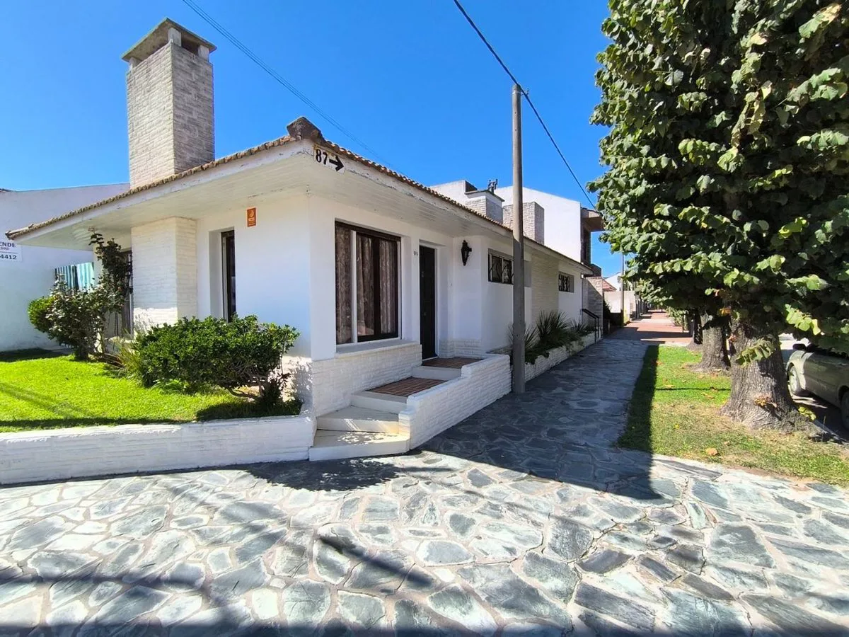 Venta Casa 5 ambientes Zona Parque Necochea foto 2