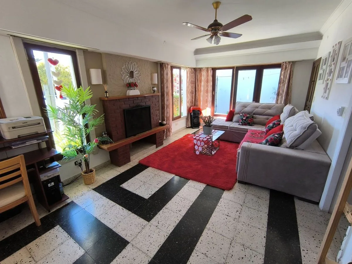 Venta Casa 5 ambientes Zona Parque Necochea foto 4