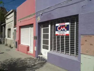2 Locales con casa* a Reciclar a  metros de Avenida Colón foto 1