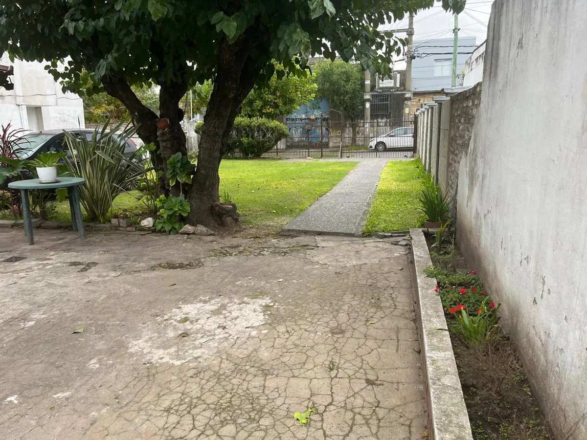 VENTA CASA 4 AMBIENTES MORON foto 3