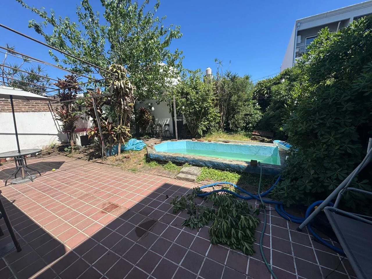 CASA 3 AMBIENTES CON PATIO A LA VENTA EN VILLA LUZURIAGA - APTO CREDITO foto 2