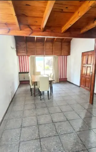 AMPLIA PROPIEDAD DE 4 AMBIENTES CON ENTRADA DE AUTO Y PATIO foto 3