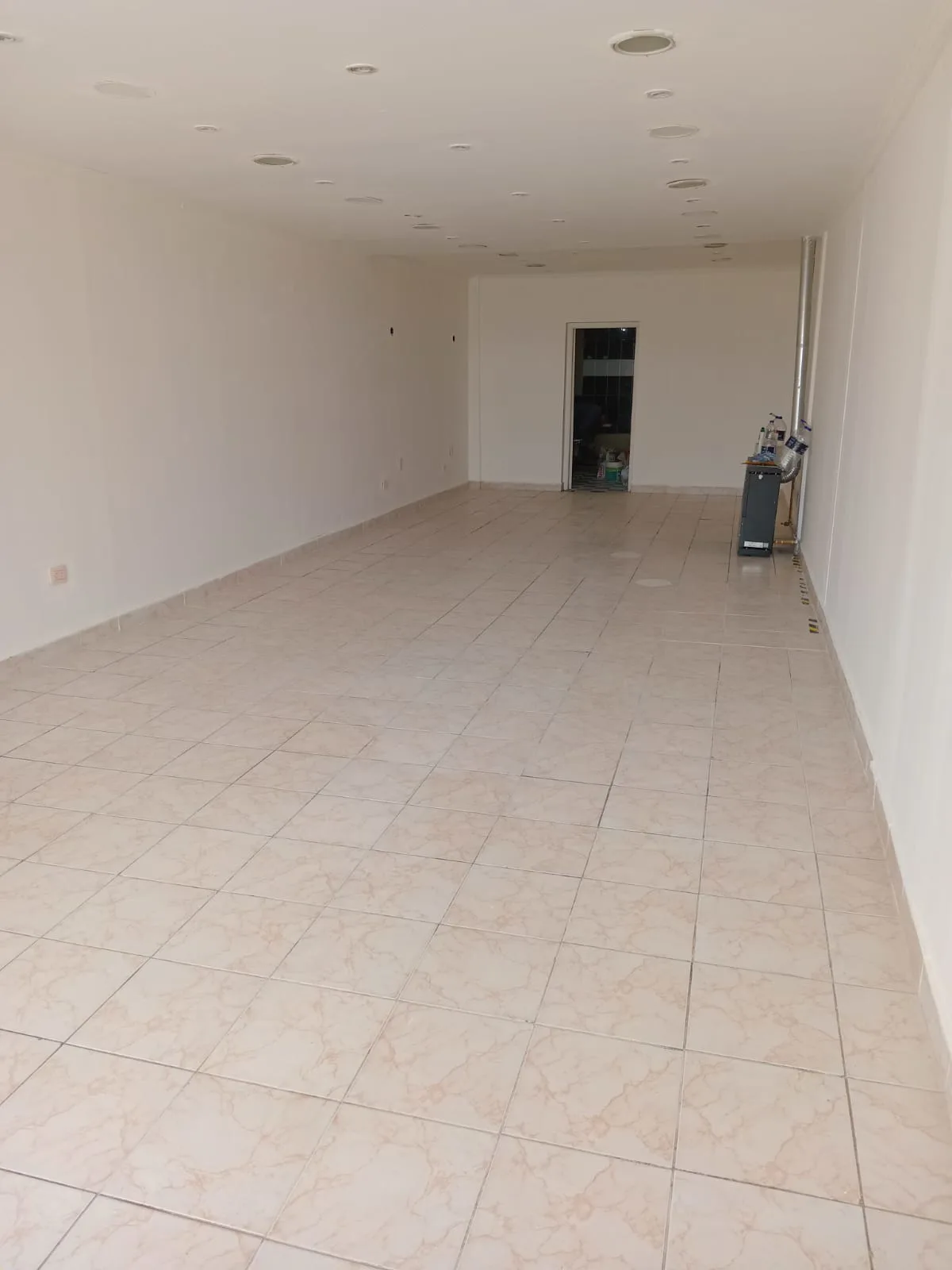 ALQUILER – LOCAL COMERCIAL – CENTRO foto 2