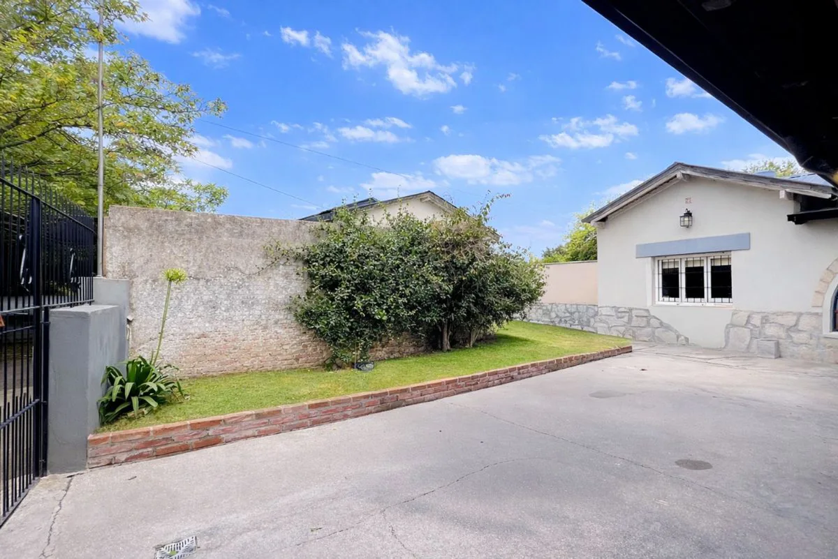 VENTA CASA 4 AMB GARAGE TIPO QUINCHO OPORTUNIDAD! foto 3