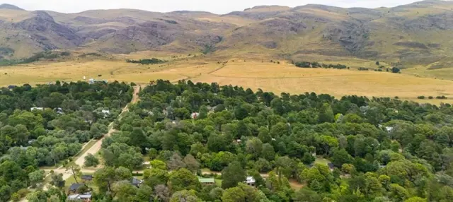 Lote nivelado frente al arroyo Villa Ventana