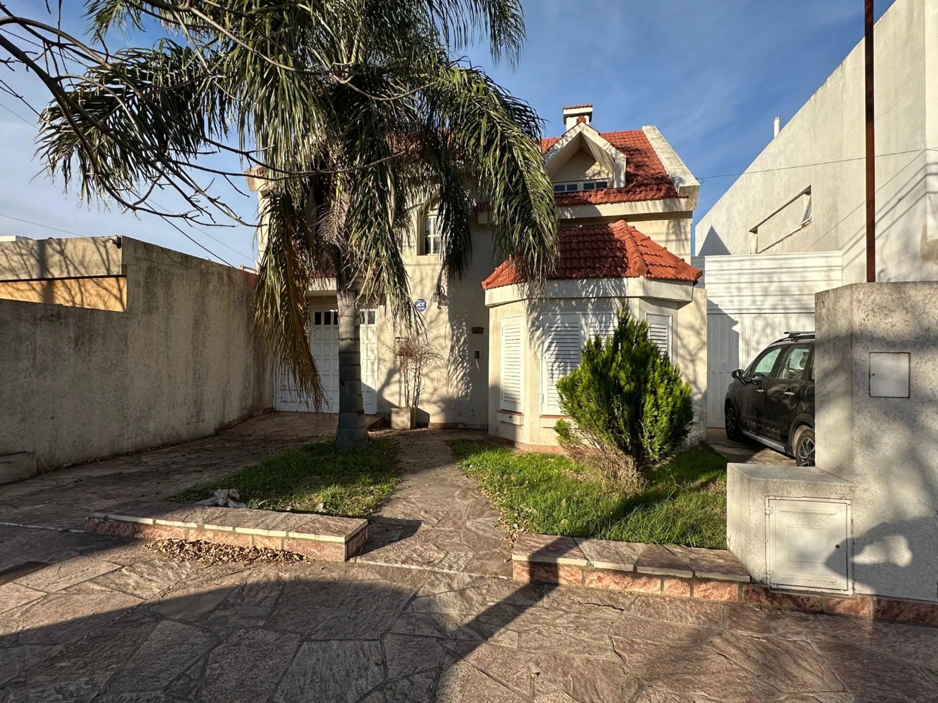 VENTA CASA 3 DORMITORIOS BARRIO VELEZ SARSFIELD foto 2