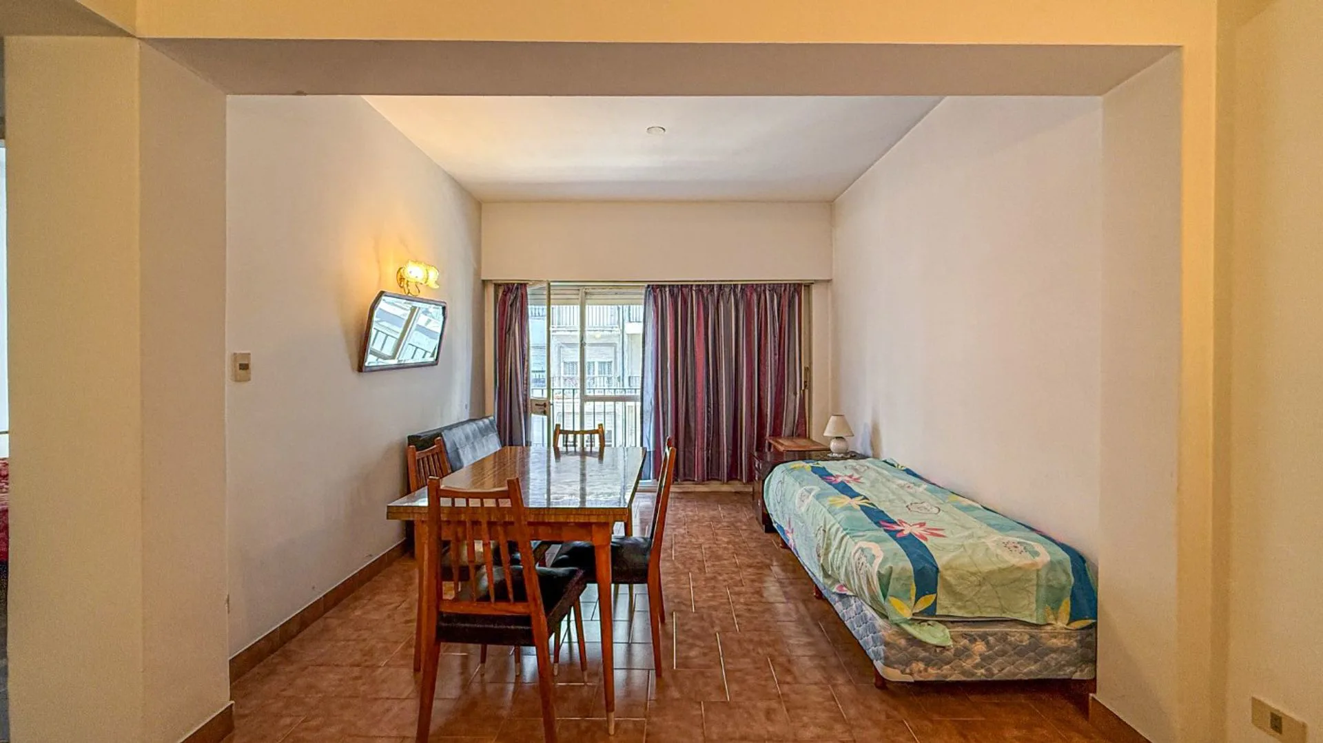 VENTA DEPARTAMENTO DE 2 AMB CENTRO BALCON FRENTE foto 2