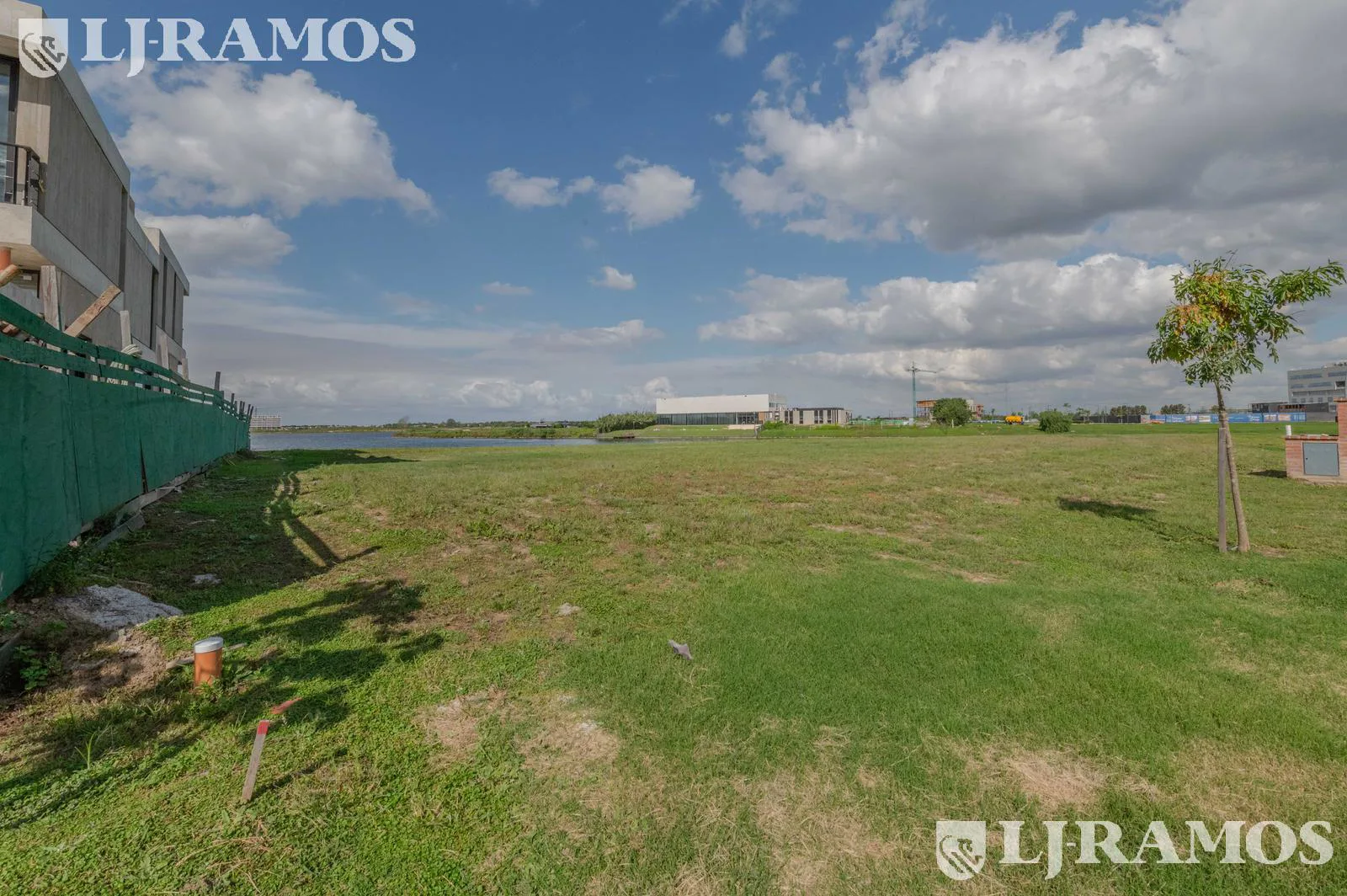 Lote sobre lago central en venta, en Los Puentes - Nordelta foto 2