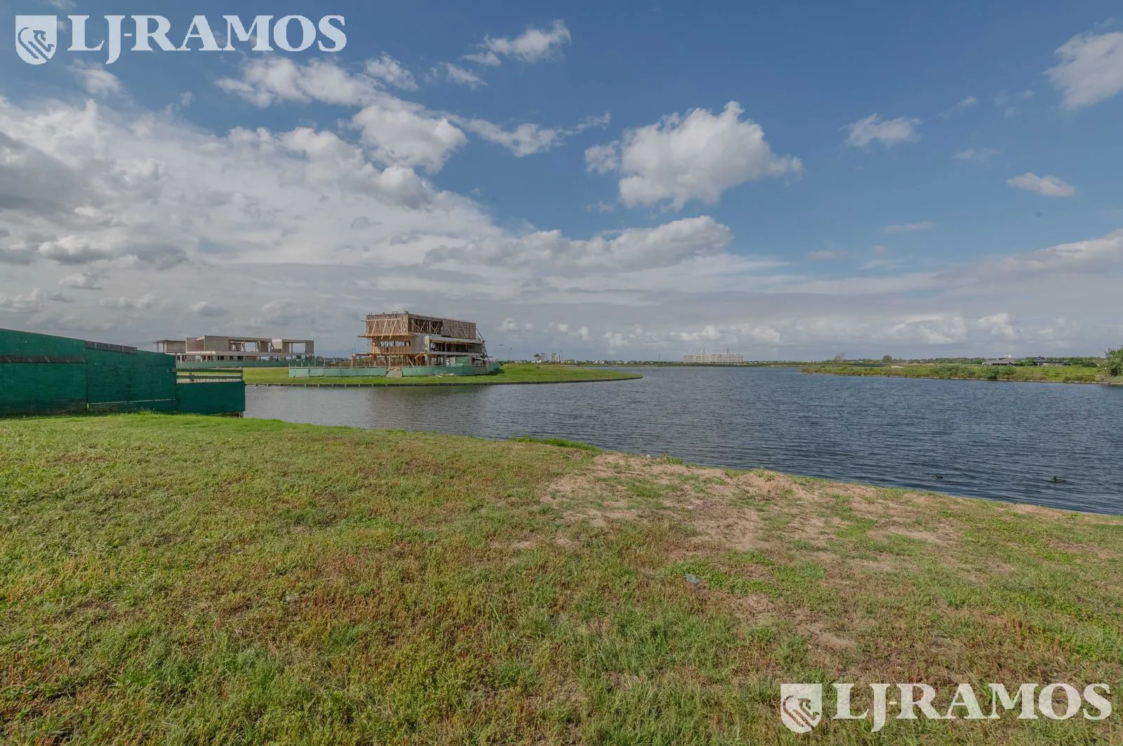 Lote sobre lago central en venta, en Los Puentes - Nordelta foto 3