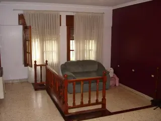 CASA DESARROLLADA SOBRE AMPLIO LOTE DE 8,66 X 43,30.- foto 3
