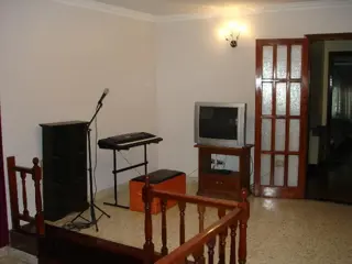 CASA DESARROLLADA SOBRE AMPLIO LOTE DE 8,66 X 43,30.- foto 4