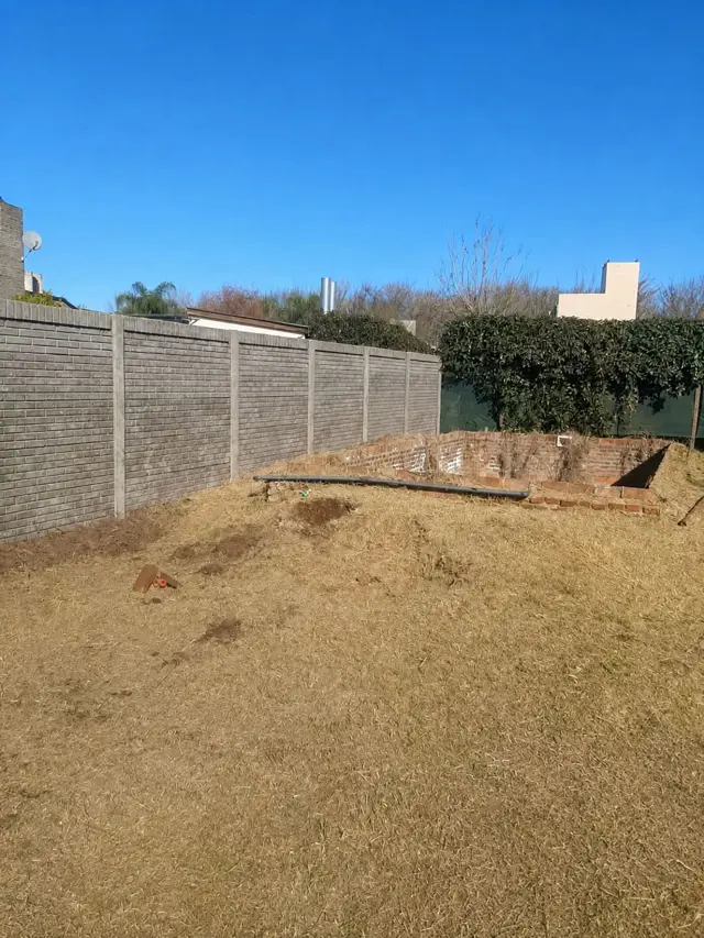 VENTA LOTE EN FUNES 217M2 CON PILETA