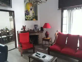 Excelente CASA 5 amb. A la venta en LANUS O. A 400 MTS. de Av. H. Yrigoyen. foto 3