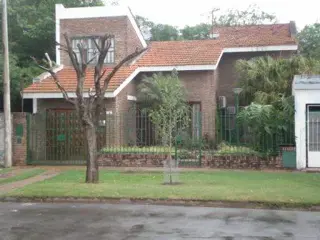 Casa 3 dormitorios, quincho y alarma. Barrio Gráfico foto 1