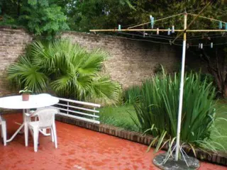 Casa 3 dormitorios, quincho y alarma. Barrio Gráfico foto 2