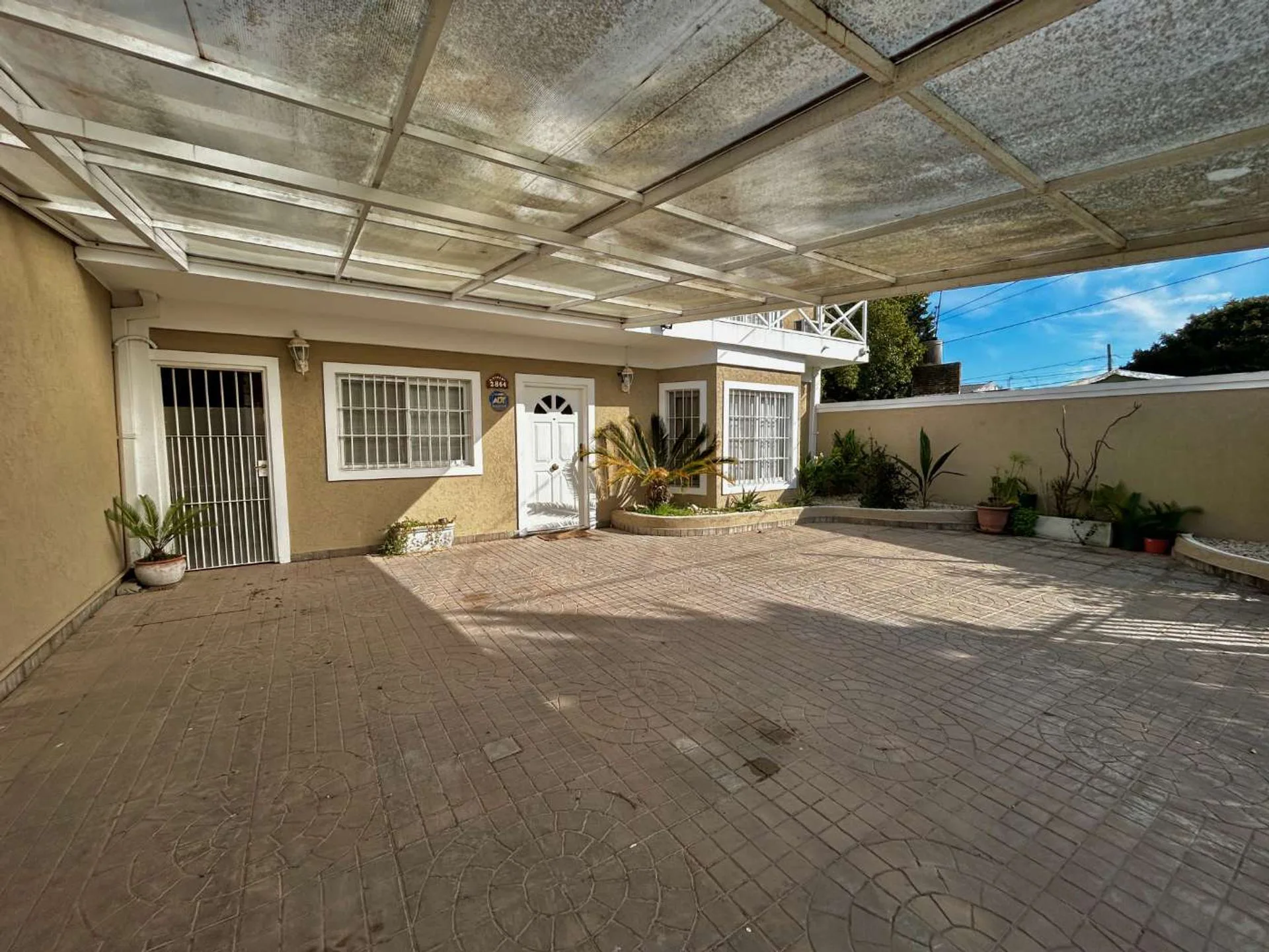 Casa 6 amb en venta Garin con quincho y cochera foto 3