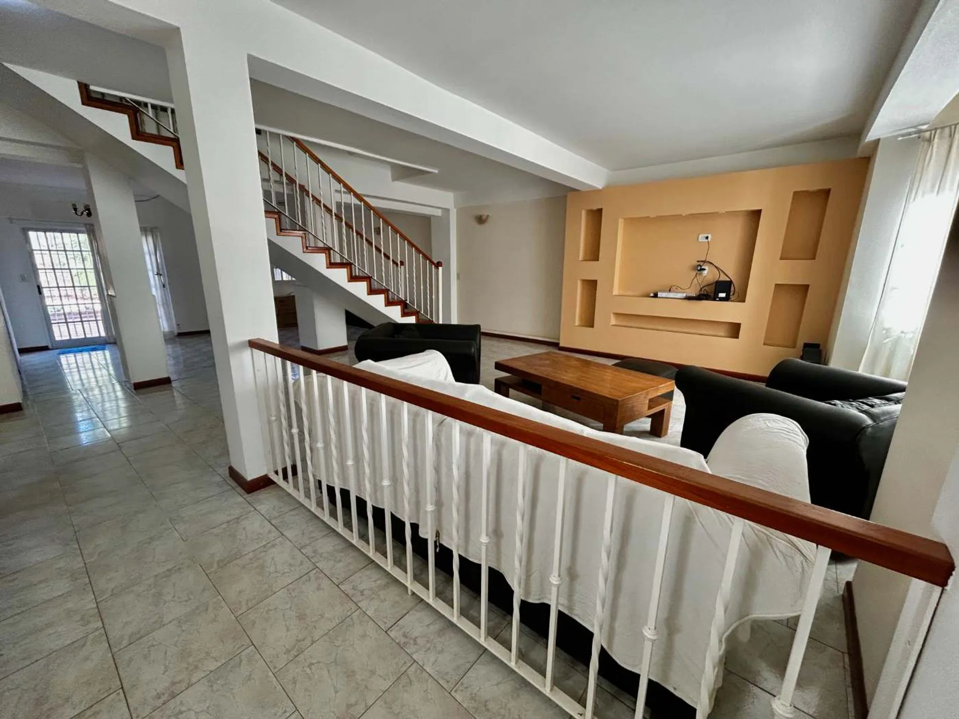Casa 6 amb en venta Garin con quincho y cochera foto 4