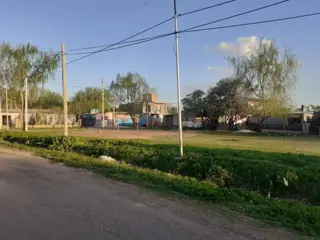 lotes en san lorenzo 9 de frente por 20 me de fondo,  con escrituración inmediata. foto 2
