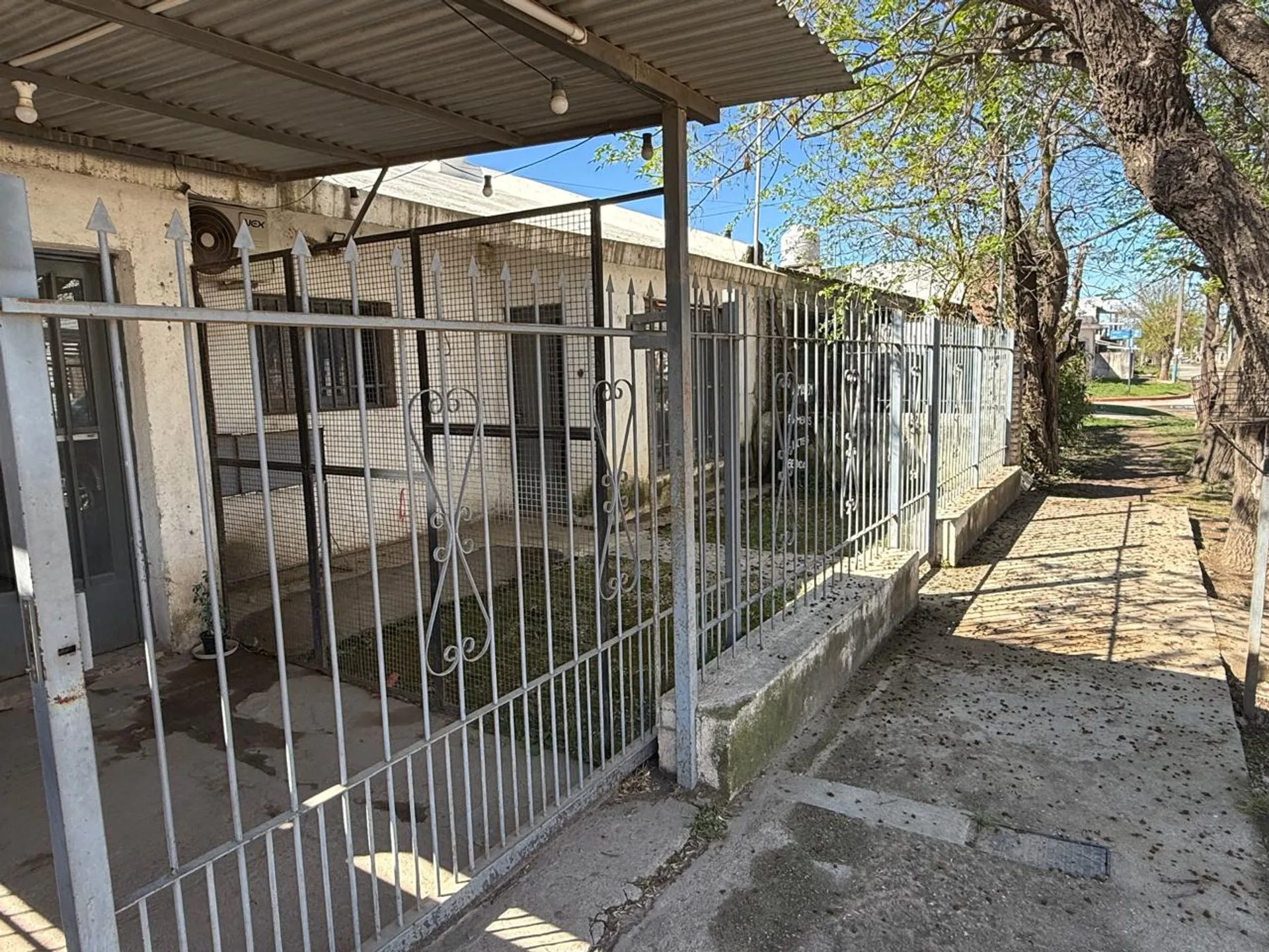 VENTA CASA 3 DORM B° ARENALES foto 2