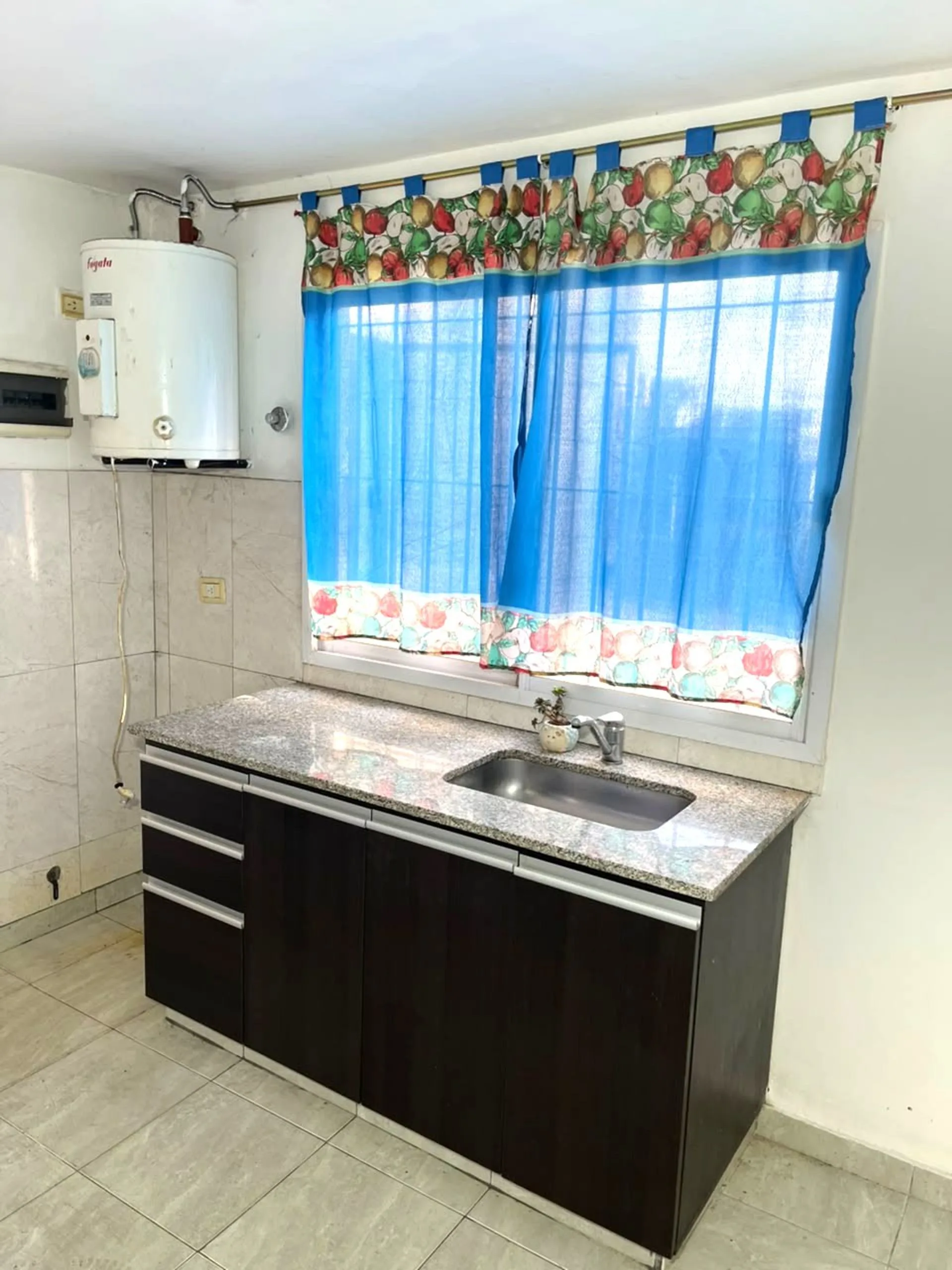 VENTA MONOAMBIENTE PATIO ESPACIO GUARDACOCHE MORON foto 2